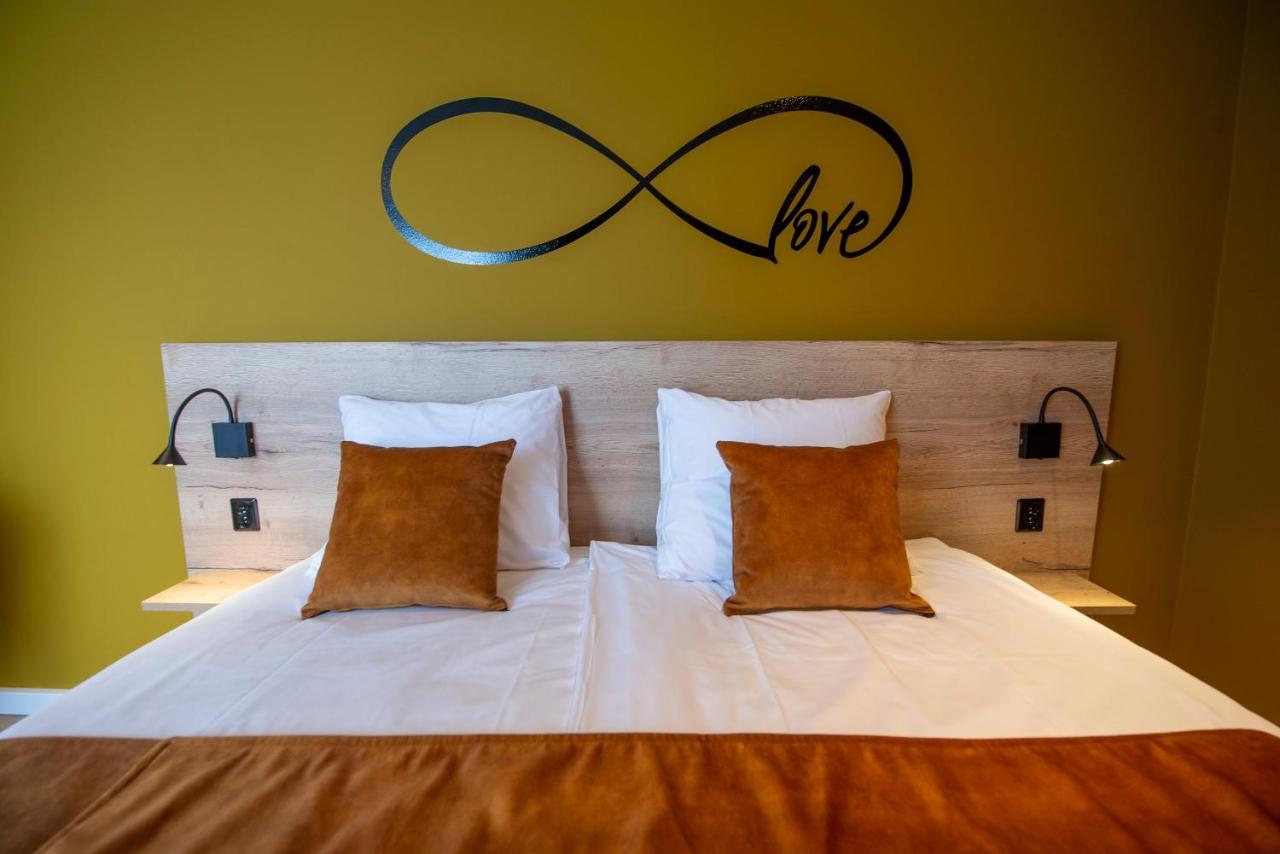 Hotel Onder De Linden Roden Bagian luar foto