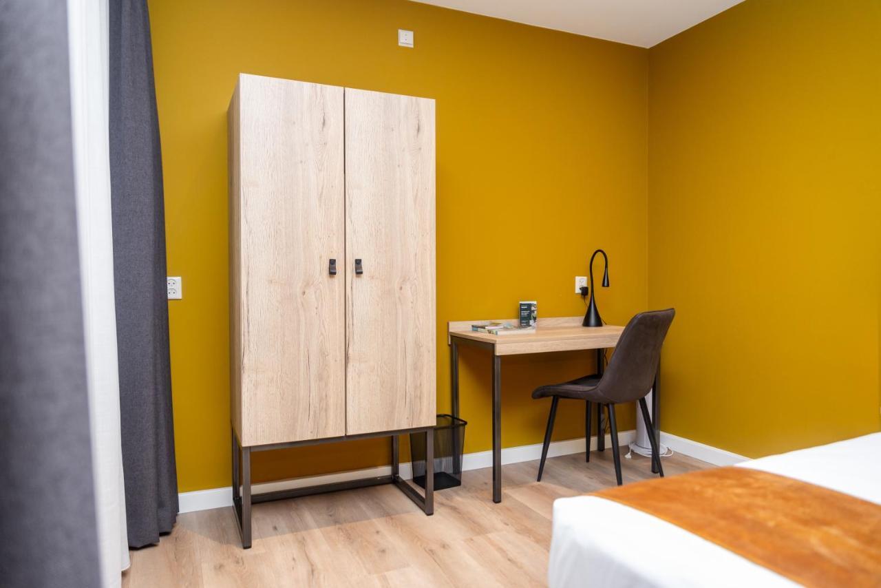 Hotel Onder De Linden Roden Bagian luar foto