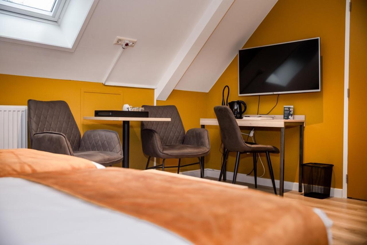 Hotel Onder De Linden Roden Bagian luar foto
