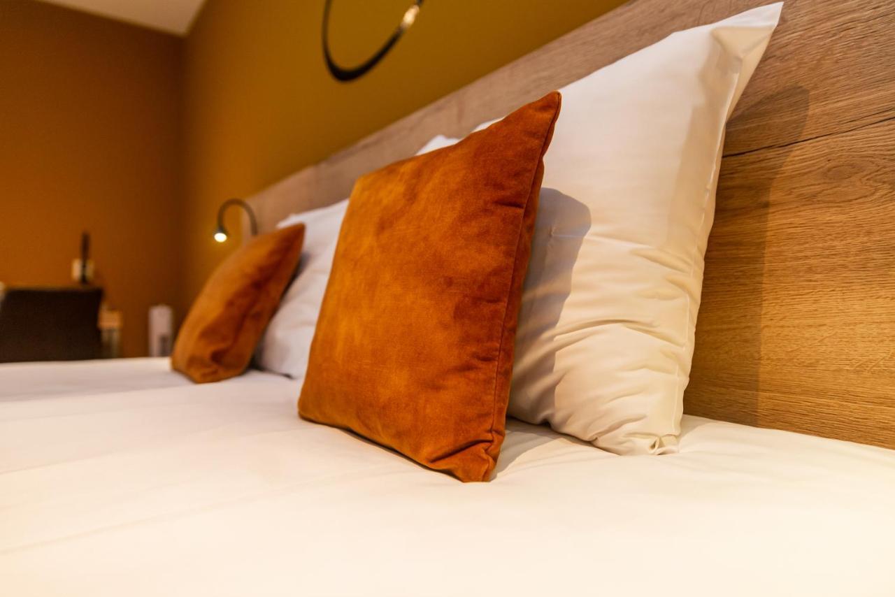 Hotel Onder De Linden Roden Bagian luar foto