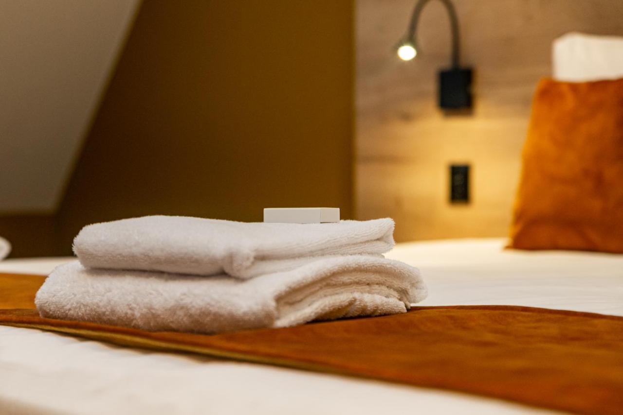 Hotel Onder De Linden Roden Bagian luar foto