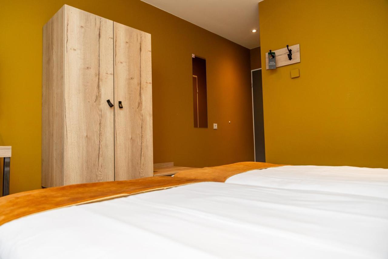 Hotel Onder De Linden Roden Bagian luar foto