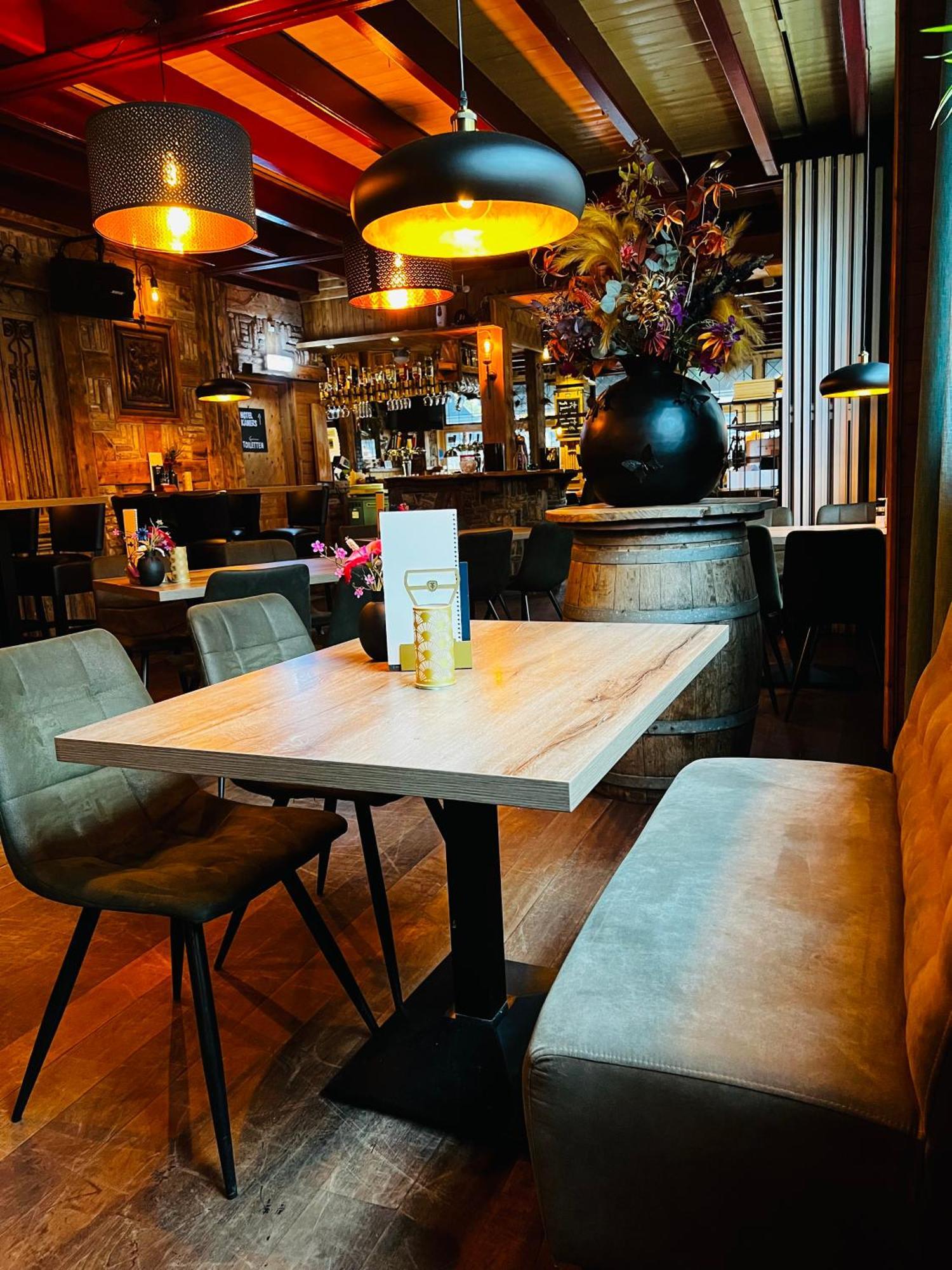Hotel Onder De Linden Roden Bagian luar foto