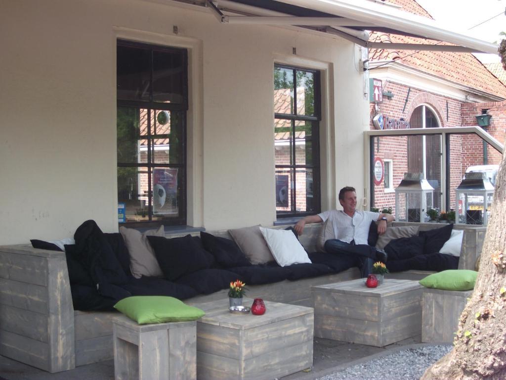 Hotel Onder De Linden Roden Bagian luar foto