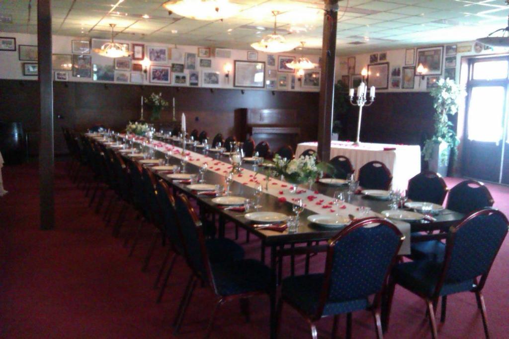 Hotel Onder De Linden Roden Bagian luar foto